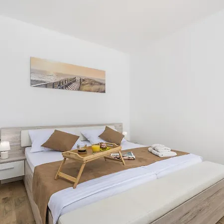 Modern Ol&ju For 9 Persons In Only 1.5 Km From The With Pool Heating فيلة بولا