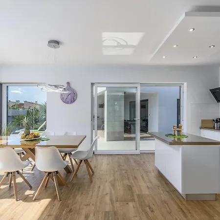 Villa Modern Ol&ju For 9 Persons In Only 1.5 Km From The With Pool Heating