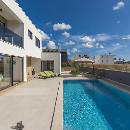 Modern Ol&ju For 9 Persons In Only 1.5 Km From The With Pool Heating Villa