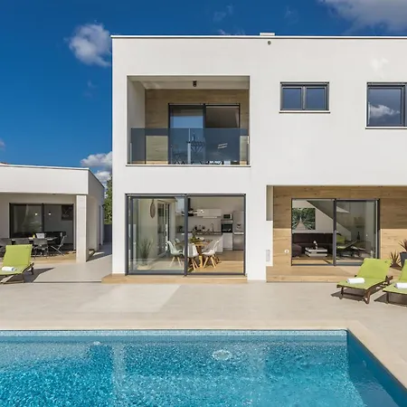 Villa Modern Ol&ju For 9 Persons In Only 1.5 Km From The With Pool Heating Pula
