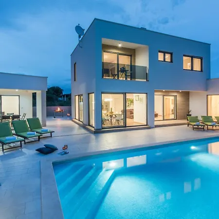 Villa Modern Ol&ju For 9 Persons In Only 1.5 Km From The With Pool Heating