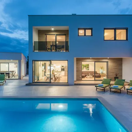 Modern Ol&ju For 9 Persons In Only 1.5 Km From The With Pool Heating فيلة بولا