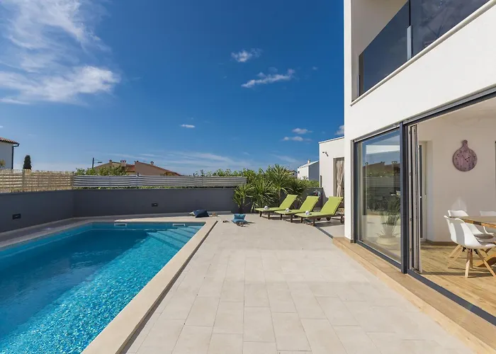 Modern Ol&ju For 9 Persons In Only 1.5 Km From The With Pool Heating *