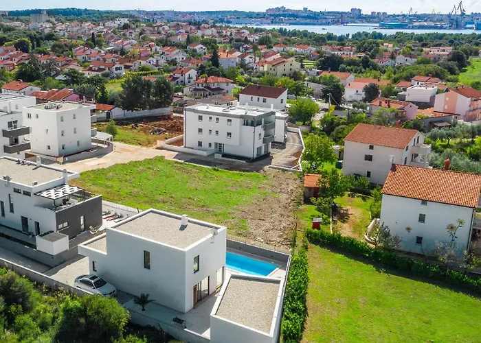 Modern Ol&ju For 9 Persons In Only 1.5 Km From The With Pool Heating * Pula