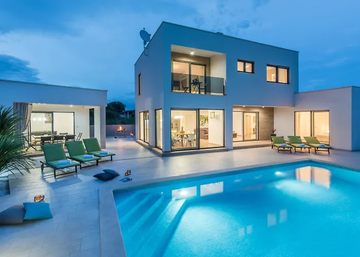 Willa Modern Ol&ju For 9 Persons In Only 1.5 Km From The With Pool Heating