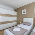 Vila Modern Ol&ju For 9 Persons In Only 1.5 Km From The With Pool Heating *