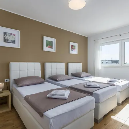 Villa Modern Ol&ju For 9 Persons In Only 1.5 Km From The With Pool Heating Pula