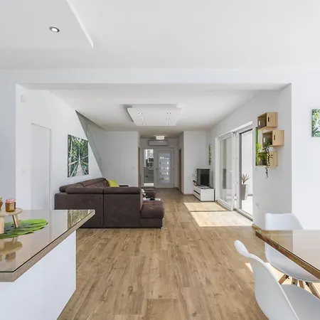 Modern Ol&ju For 9 Persons In Only 1.5 Km From The With Pool Heating Villa