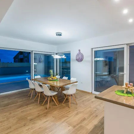 Modern Ol&ju For 9 Persons In Only 1.5 Km From The With Pool Heating Villa *