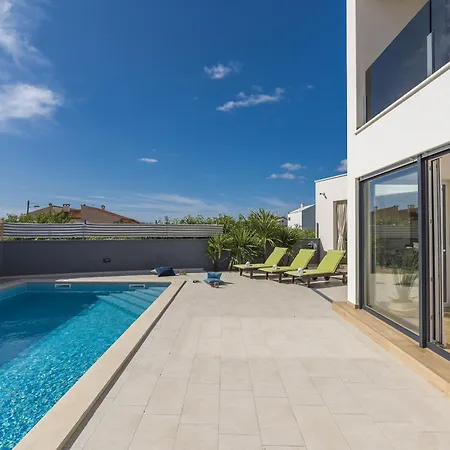 Modern Ol&ju For 9 Persons In Only 1.5 Km From The With Pool Heating *