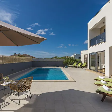 Modern Ol&ju For 9 Persons In Only 1.5 Km From The With Pool Heating Pula