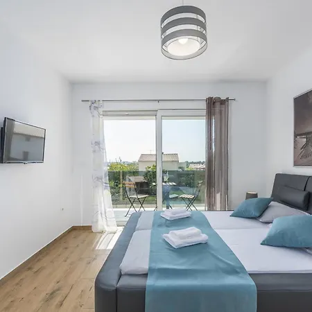 Modern Ol&ju For 9 Persons In Only 1.5 Km From The With Pool Heating *