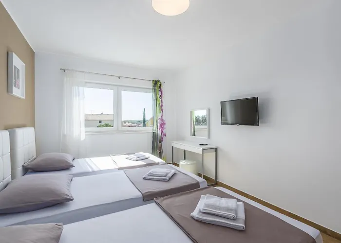 Modern Ol&ju For 9 Persons In Only 1.5 Km From The With Pool Heating *