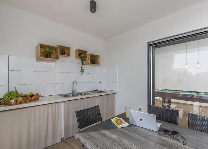 Вилла Modern Ol&ju For 9 Persons In Only 1.5 Km From The With Pool Heating Пула