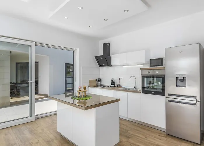 Modern Ol&ju For 9 Persons In Only 1.5 Km From The With Pool Heating * Pula