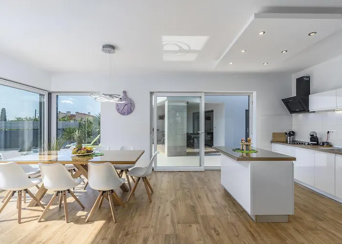 Villa Modern Ol&ju For 9 Persons In Only 1.5 Km From The With Pool Heating