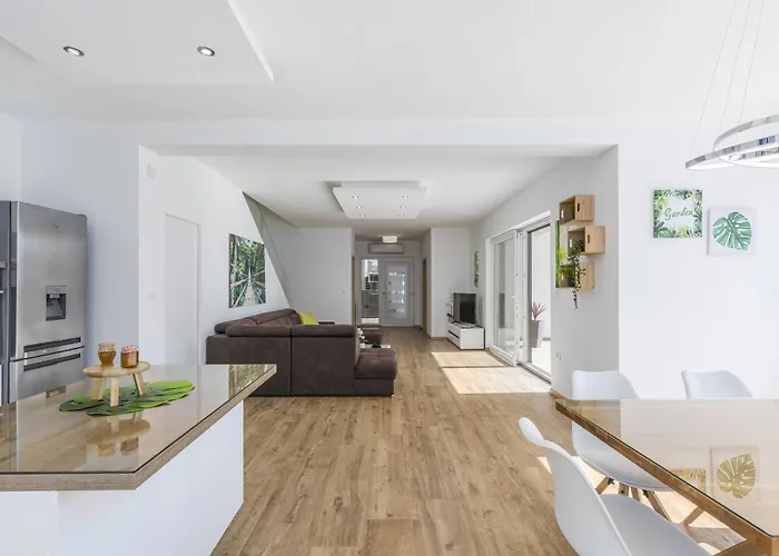 Modern Ol&ju For 9 Persons In Only 1.5 Km From The With Pool Heating Villa