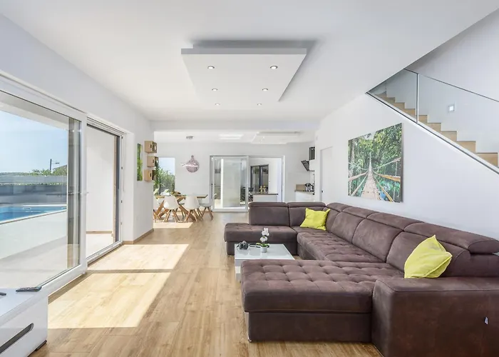 Modern Ol&ju For 9 Persons In Only 1.5 Km From The With Pool Heating Вилла *