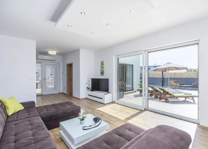 Villa Modern Ol&ju For 9 Persons In Only 1.5 Km From The With Pool Heating Pula