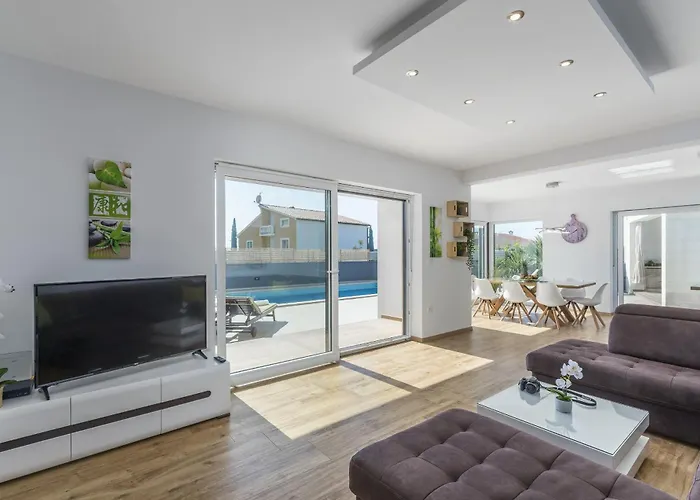 Villa Modern Ol&ju For 9 Persons In Only 1.5 Km From The With Pool Heating *