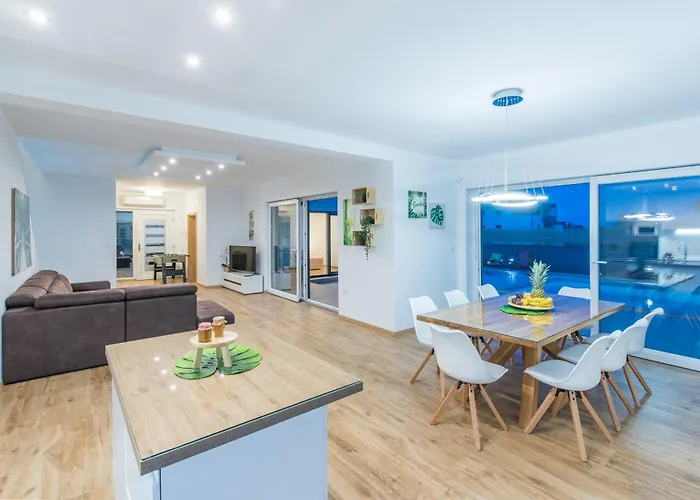 Modern Ol&ju For 9 Persons In Only 1.5 Km From The With Pool Heating