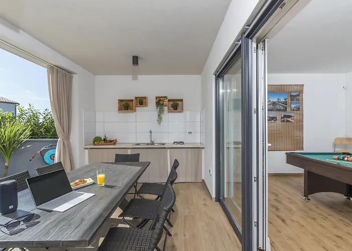 Modern Ol&ju For 9 Persons In Only 1.5 Km From The With Pool Heating فيلة *