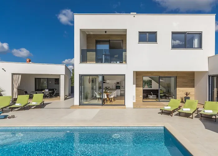 Villa Modern Ol&ju For 9 Persons In Only 1.5 Km From The With Pool Heating Pula