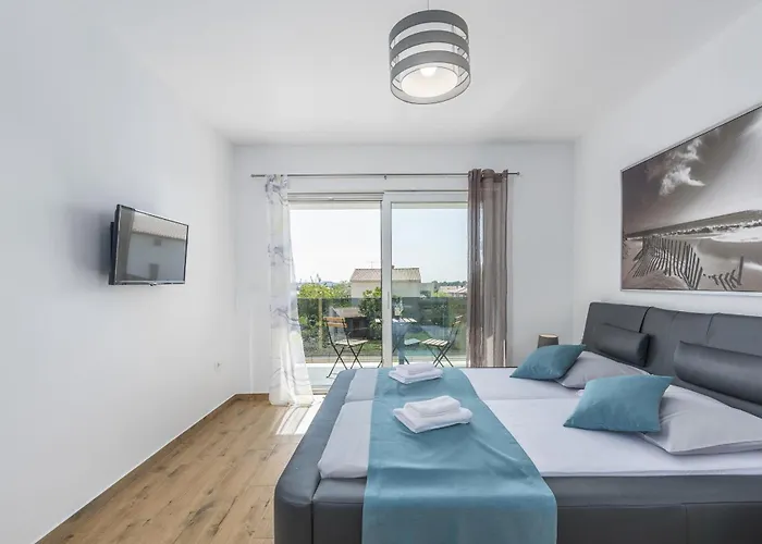 Modern Ol&ju For 9 Persons In Only 1.5 Km From The With Pool Heating *