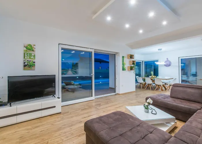 Modern Ol&ju For 9 Persons In Only 1.5 Km From The With Pool Heating * بولا