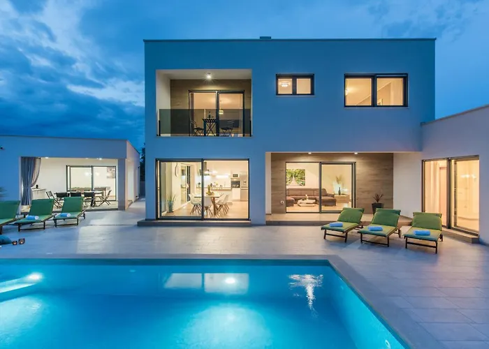 Modern Ol&ju For 9 Persons In Only 1.5 Km From The With Pool Heating Вилла Пула