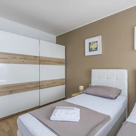 Villa Modern Ol&ju For 9 Persons In Only 1.5 Km From The With Pool Heating *