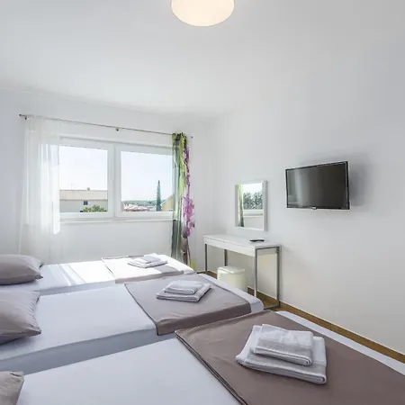 Modern Ol&ju For 9 Persons In Only 1.5 Km From The With Pool Heating *