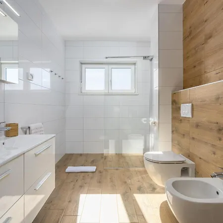 Modern Ol&ju For 9 Persons In Only 1.5 Km From The With Pool Heating Villa Pula