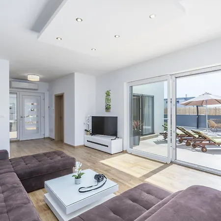 Villa Modern Ol&ju For 9 Persons In Only 1.5 Km From The With Pool Heating Pula